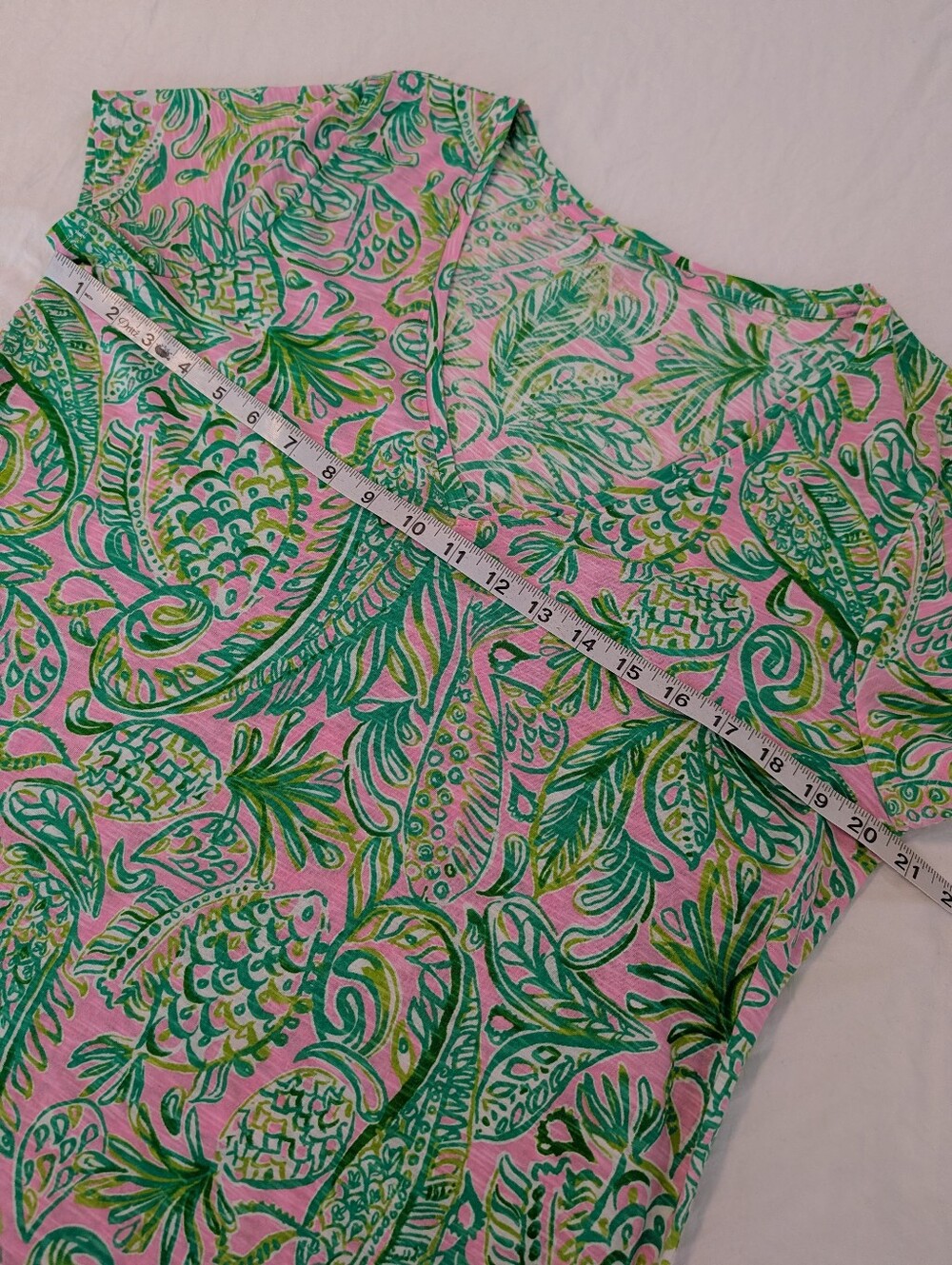 Lilly Pulitzer Etta Top Shirt Mandevilla Baby Fins & Flippers, Sz L Pink Green - Picture 3 of 10